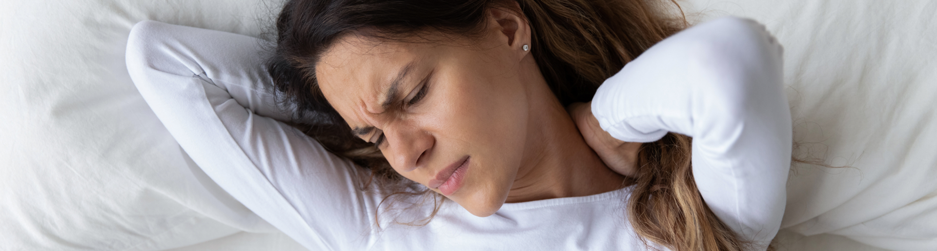 Болит шея после сна, что делать?